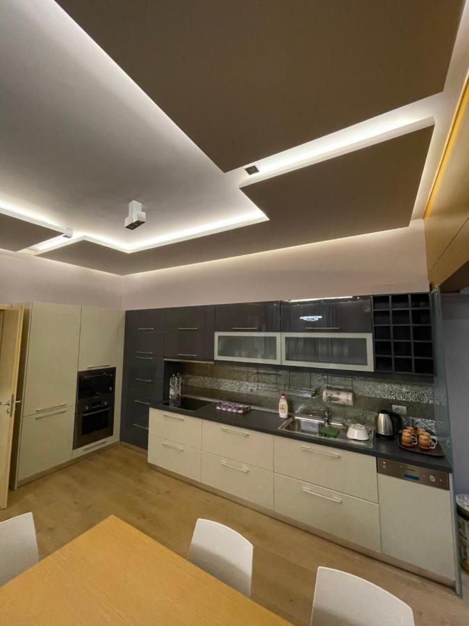 Lux Apartment ティラナ エクステリア 写真